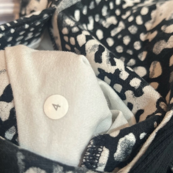 Lululemon Scuba Hoodie III (Static Mist White Black) sz 4 - Picture 13 of 15